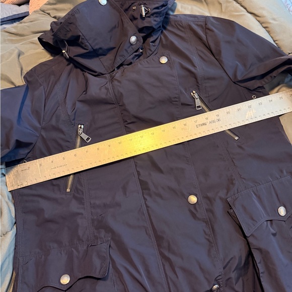 Burberry Navy Rain Coat w/ Foldaway Hood EUC, US Size 14 OFFERS ACCEPTED - Picture 9 of 10